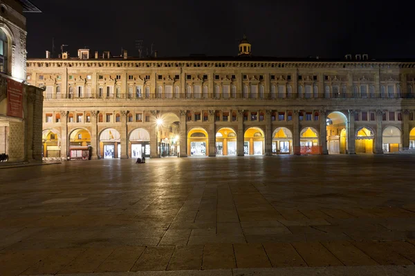 Палаццо деи Банки ночью, в Болонье — стоковое фото