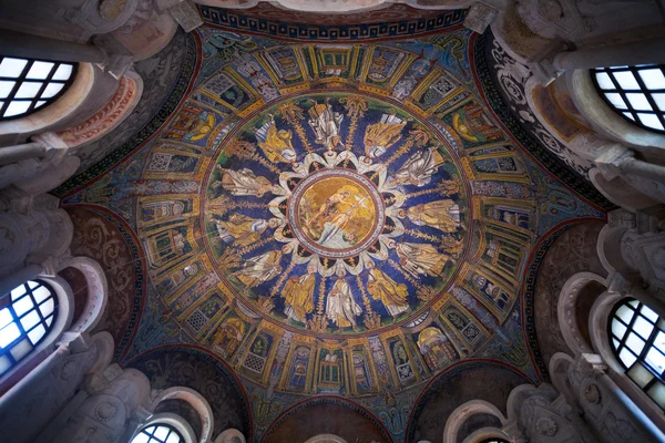 Taket mosaik av neoniano baptisteriet i ravenna — Stockfoto