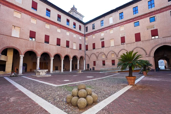 Patio del Castello Estense a Ferrara — Foto Stock