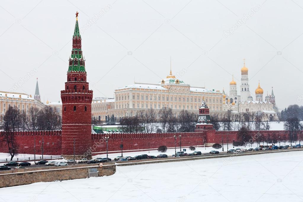 View of Grand Kremlin Palace and Kremlin walls in Moscow