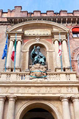 palazzo d'accursio Bologna bronz heykeli
