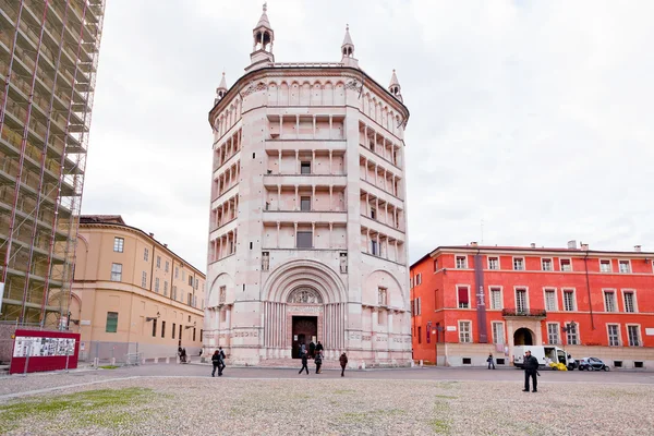 Baptisterio en Piazza del Duomo, Parma — Foto de Stock