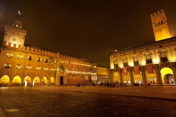 Piazza Maggiore con el Palacio Accursio y el Palazzo del Podest — Foto de Stock