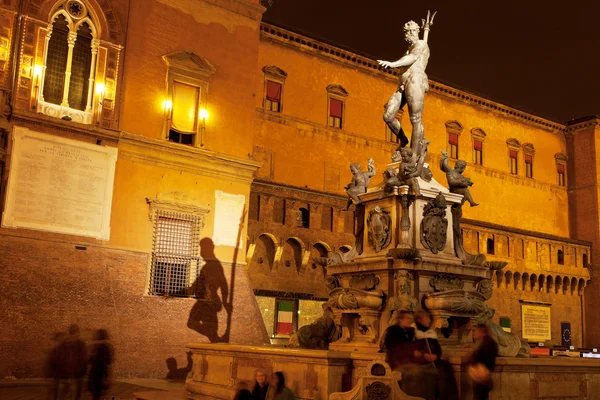 Fontein van Neptunus met schaduw in bologna — Stockfoto