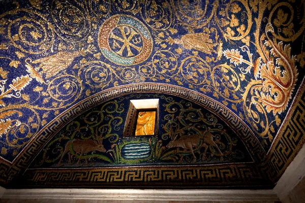 Dark blue Mosaic of the Galla Placidia mausoleum in Ravenn — Stock Photo, Image