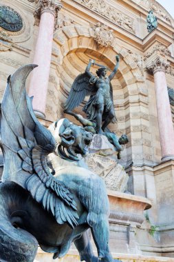 Paris Saint michel Çeşmesi