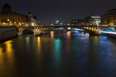 Paris'te seine Nehri Panoraması gece