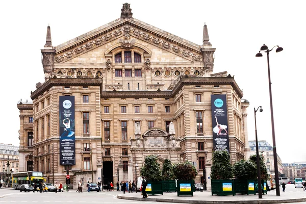 Fachada de la Ópera en París, Francia — Foto de Stock