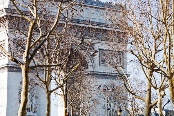 Pohled na vítězný oblouk v Paříži — Stock fotografie