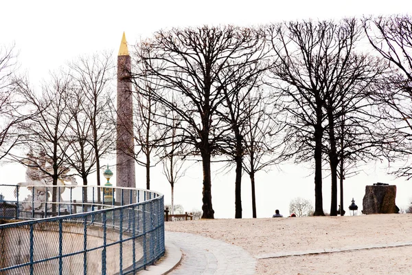 Vista del Obelisco desde el Jardín de las Tullerías, París — Foto de Stock