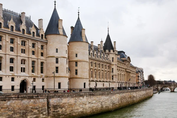 Conciergerie palace in Paris — Stock Photo, Image