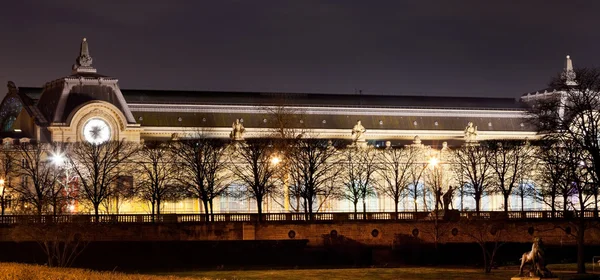 Musée d'Orsay v Paříži v noci — Stock fotografie
