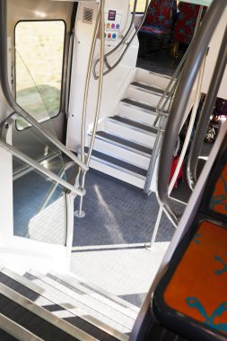 Çift katlı tren adımları