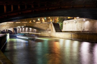 Köprü ve seine Nehri, gece, paris