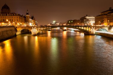 Paris'te seine Nehri Panoraması gece