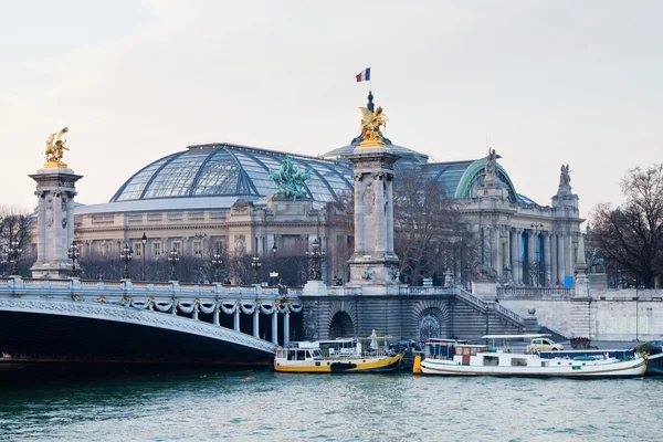 Pont alexandre iii oraz grand palais, Paryż — Zdjęcie stockowe