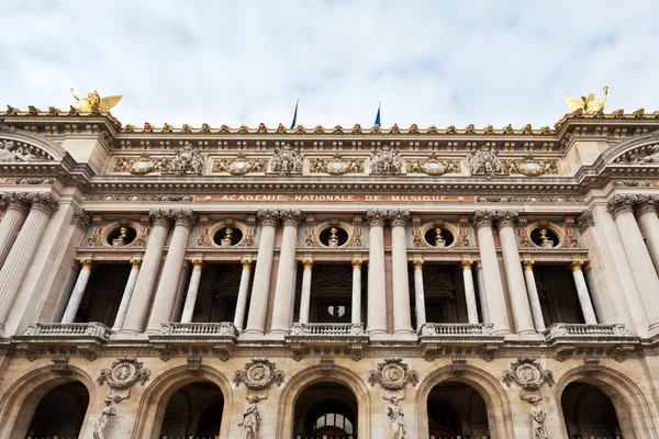 Fasada budynku Opery - palais garnier w Paryżu — Zdjęcie stockowe