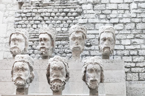 Stone heads from Notre-Dame at the Cluny Museum — Stock Photo, Image