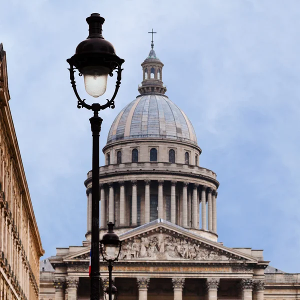 Urban lamp with Pantheon, Paris — Stock Photo, Image