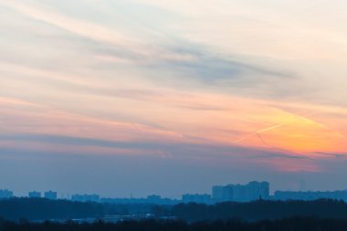 Şehir altında erken mavi sinrise