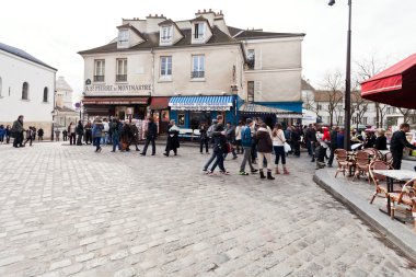 montmartre, paris du tertre ve rue norvins yerleştirin