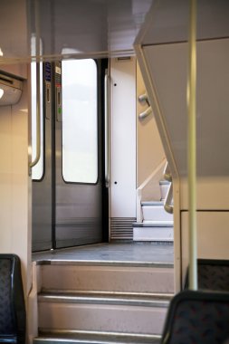 Çift katlı tren adımları