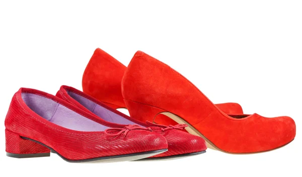 Twee paren van rood vrouw pompen schoenen — Stockfoto