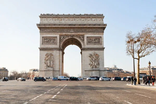 Vista frontale dell'Arco di Trionfo dell'Etoile a Parigi — Foto Stock