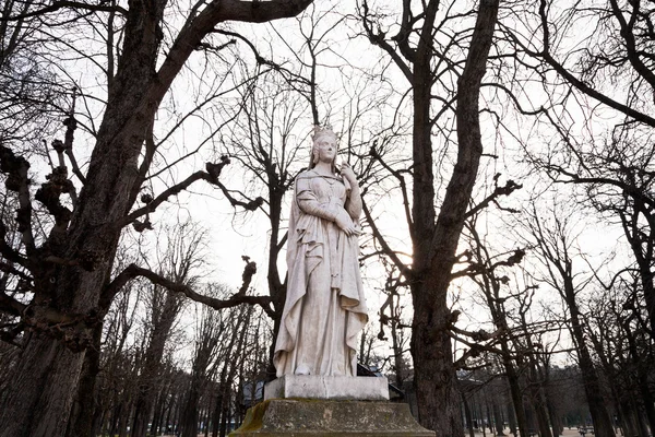 Статуя французький королеви в Парижі — стокове фото