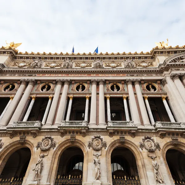 Fasada budynku Opery - palais garnier w Paryżu — Zdjęcie stockowe