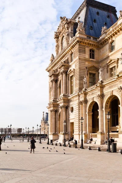Palácio do Louvre em Paris — Fotografia de Stock