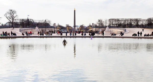 Pond (Grand Basin Octagonal) in Tuileries Garden, Paris — Stock Photo, Image