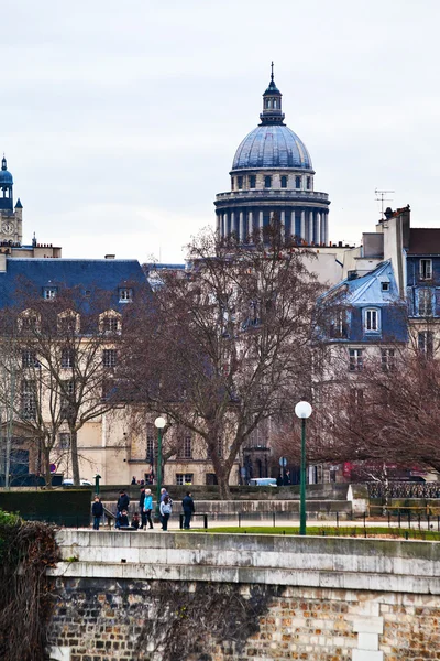 Louis aragon Paris'te yerleştirin — Stok fotoğraf