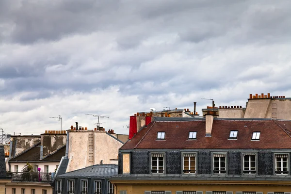 Bewölkter Frühlingstag in Paris — Stockfoto