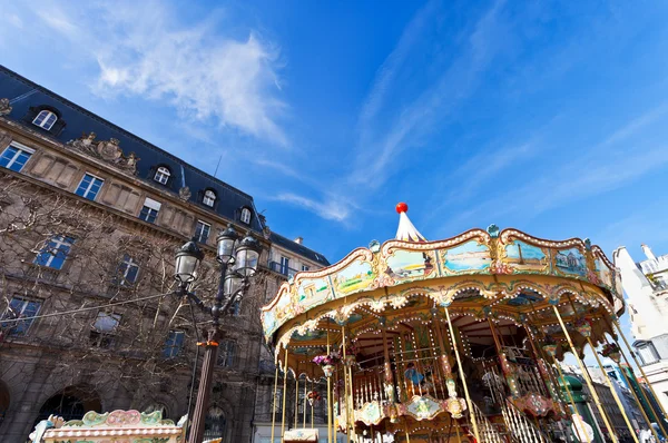 Merry-go-round carrousel in Parijs — Stockfoto