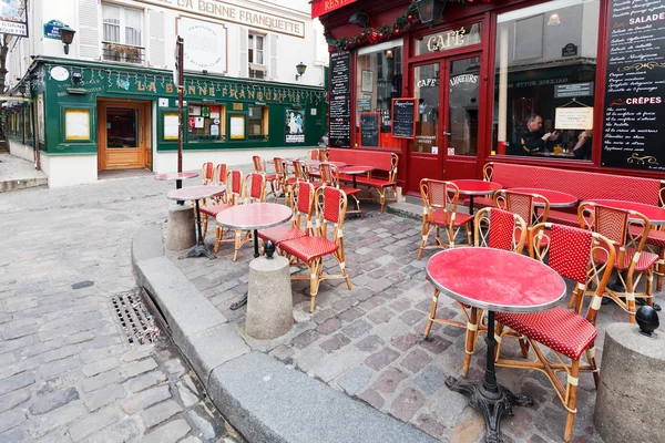 Restaurante parisino en montmartre — Foto de Stock