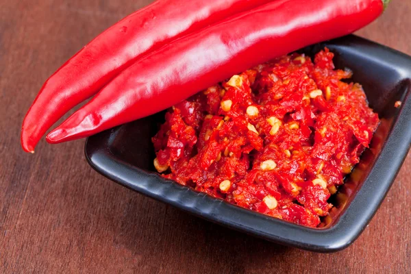 Dos vainas de pimiento rojo — Foto de Stock