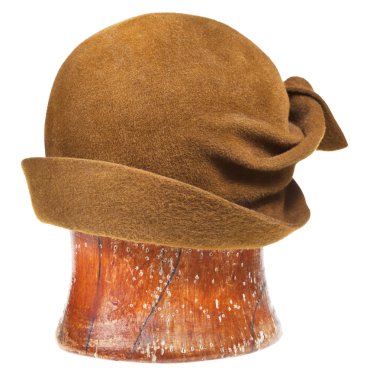 yay tarafından dekore edilmiş Yeşil Keçe cloche şapka