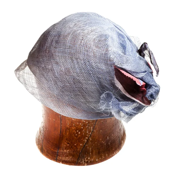 Straw hat bonnet on wooden block — Stock Photo, Image