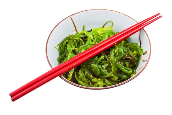 Seaweed salad in ceramic bowl — Stock Photo, Image