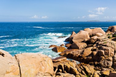 Brittany 'deki Pembe Granit Sahili