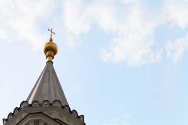 kilise kulesi altın haçı