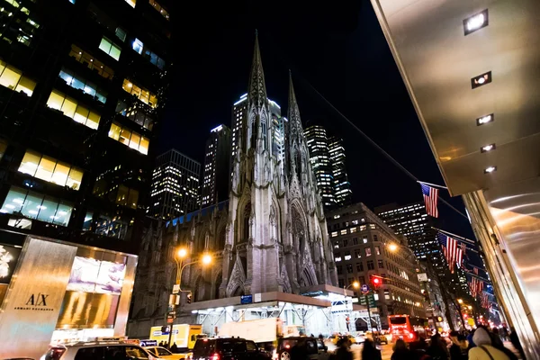 St. Patrick Cathedral in New York at night — Stock Photo, Image