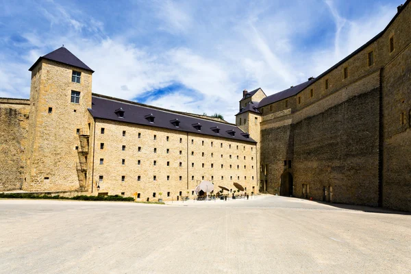 Cortile del castello di Sedan, Francia — Foto Stock