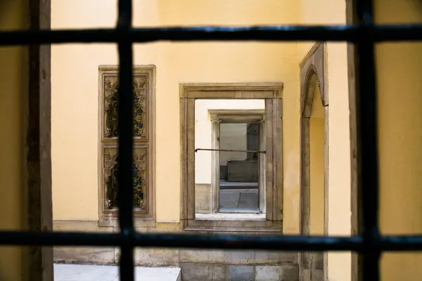 Puertas y ventanas del palacio Topkapi — Foto de Stock