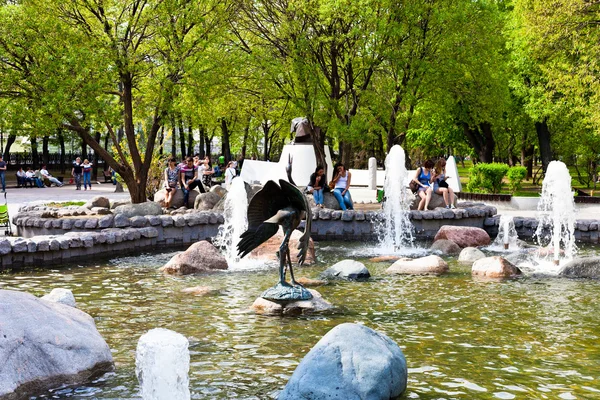 在莫斯科明确池塘大道上的喷泉 — 图库照片