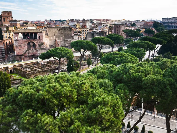 Romeinse forum en weg naar Colosseum — Stockfoto