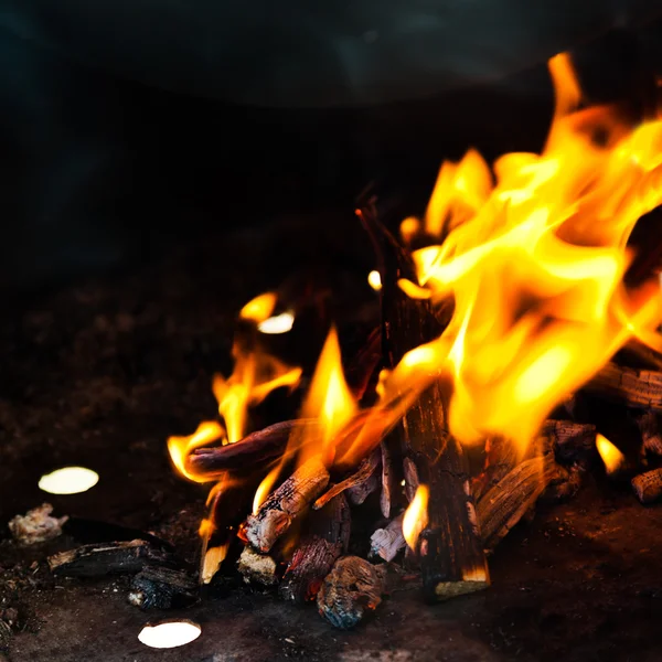 Vlammen van het verbranden van hout — Stockfoto