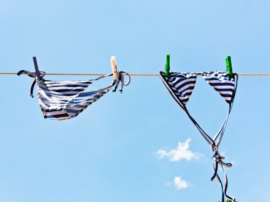 rüzgarda kurutma bikini takım
