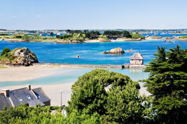 Brittany Atlantik kıyı şeridi üzerinde kırsal manzara